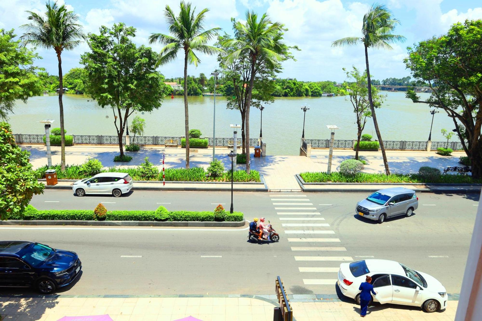 Bcons Riverside Hotel Binh Duong Thu Dau Mot Εξωτερικό φωτογραφία